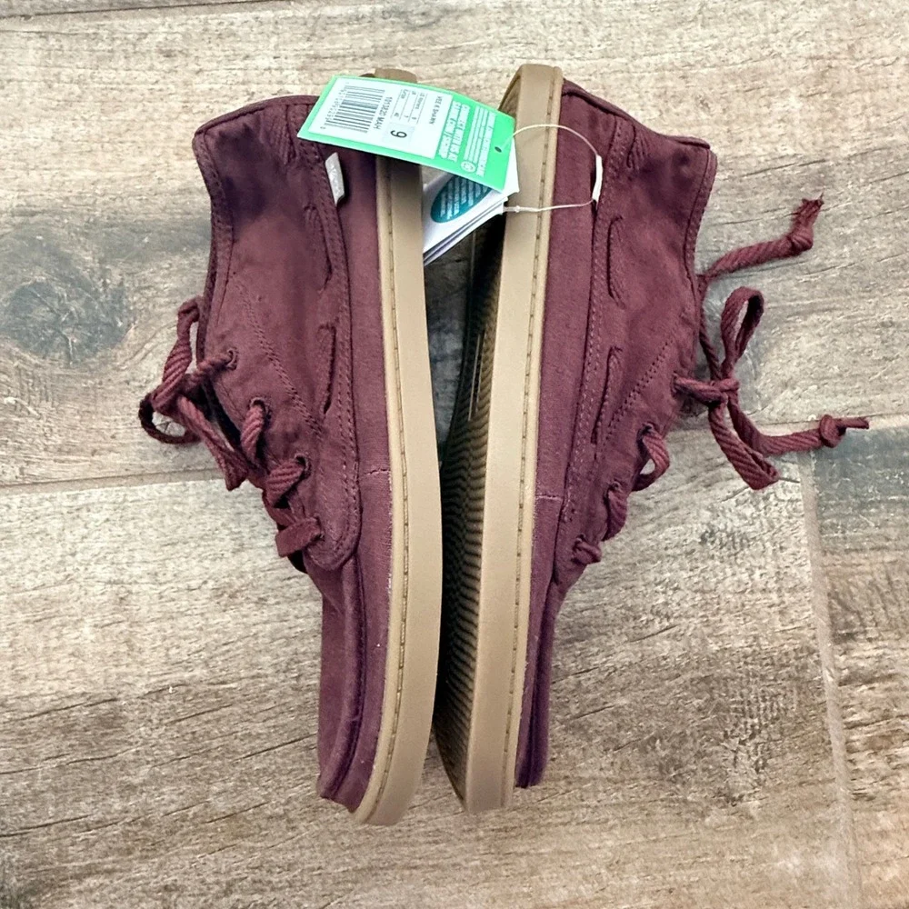 Sanuk Women's Vee K Shawn Burgundy Canvas Chukka Boots, 9 (NWT)